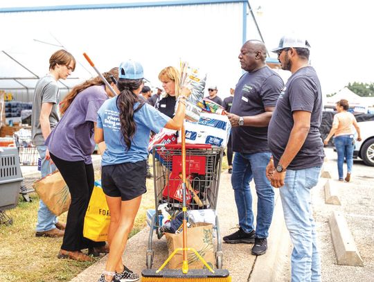 Ark of Highland Lakes volunteers
