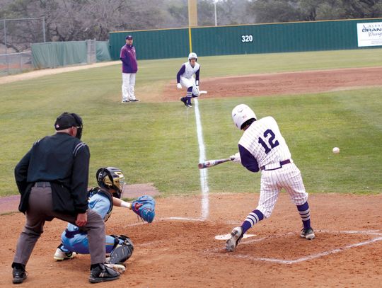 Marble Falls junior Atreyu Machacek came through with clutch hits to score runs. Jennifer Fierro/TexasChalkTalk.comz