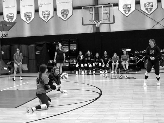 Faith Academy junior defensive specialist Alyana Reyes goes low to the court for this dig. Jennifer Fierro/TexasChalkTalk.com