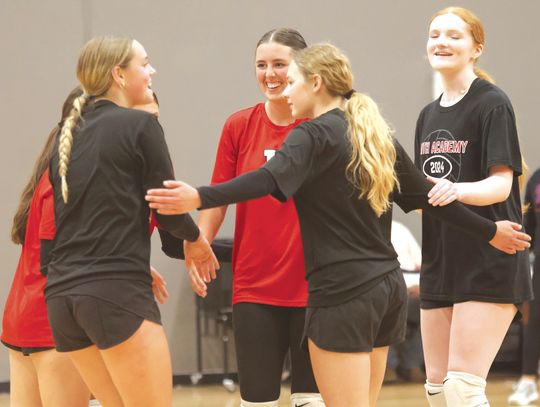 Liv Kraenzel (left) was congratulated on a great play by teammates Reese Ramsey, Elizabeth Neely, Kerrington Silvers and Ava Beltran.