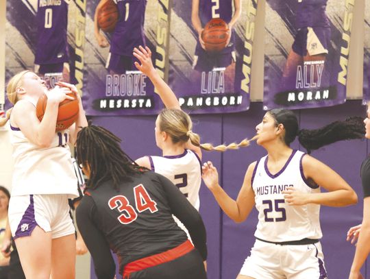 Marble Falls senior guard Caity Johnson is at the right spot to get a rebound. Photos by Jennifer Fierro/TexasChalkTalk. com