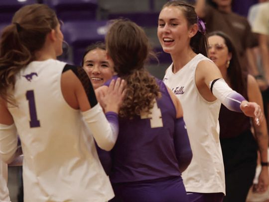 Lady Mustangs volleyball team earns first district win