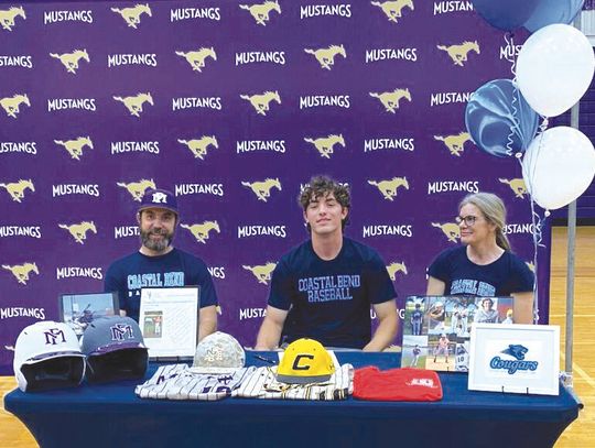 Marble Falls senior Evan Nickowski (center) signs his National Letter of Intent to play baseball for Coastal Bend College. Congratulating him are his parents Jon (left) and Casey Nickowski. Contributed photos
