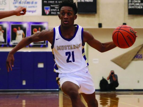 Mustangs lose to Bulldogs in district opener to end winning streak