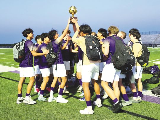 The Marble Falls Mustangs hoist the first of three trophies they won during the 2024 season. The Mustangs added another award, this one for how they conduct themselves during matches. Photos by Jennifer Fierro/TexasChalkTalk.com