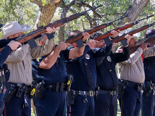 Public offers gratitude for veterans at ceremony