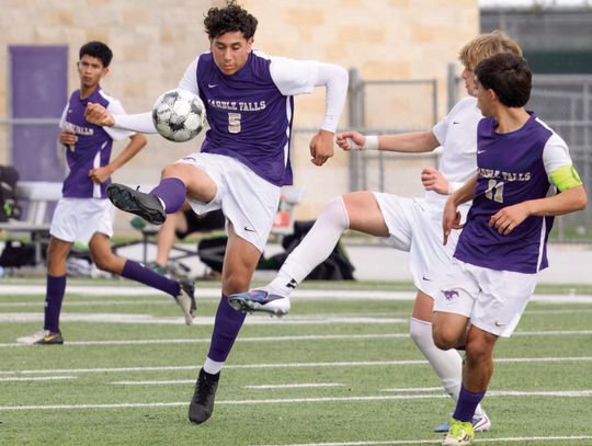 Soccer team finishes Bandera, regular season with win