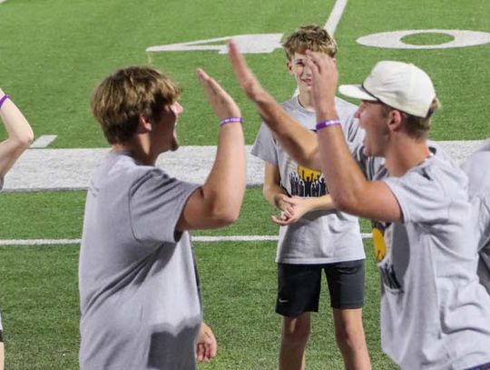 Students gather to give God the glory at Fields of Faith