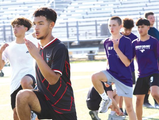 Photos by Jennifer Fierro/TexasChalkTalk. com Erick Flores leads the agility drill during the first day of Forge '25 June 2.