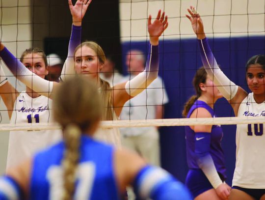 Volleyball team shows fight in Hill Country Takeover