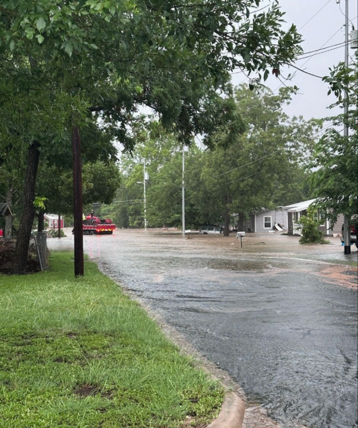 Commissioners extend support for flood victims