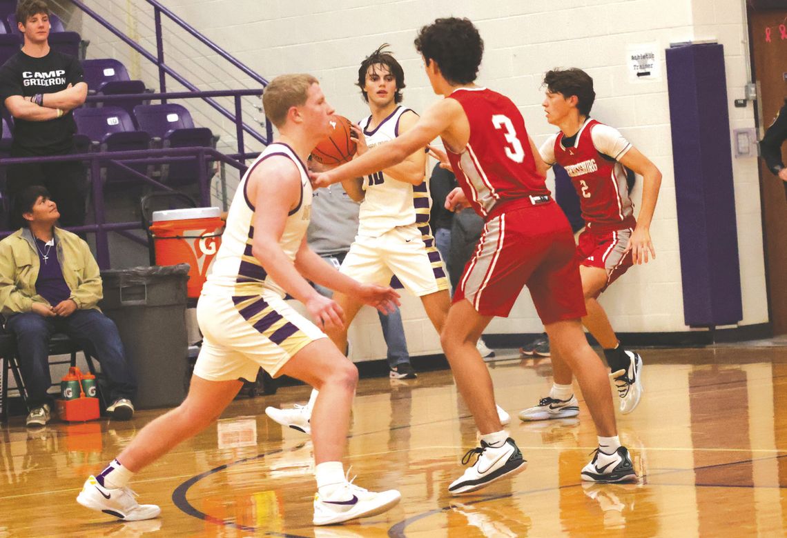 Photos by Jennifer Fierro/TexasChalkTalk. com Marble Falls seniors Noah Lyon (left) and Garen Jones form a great onetwo punch thanks to their ability to accept contact and get to the basket.