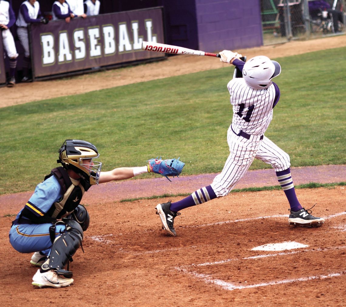 Grant Carter's hit scores two runs during the loss to Geronimo Navarro Feb. 25. Photos by Jennifer Fierro/TexasChalkTalk.com