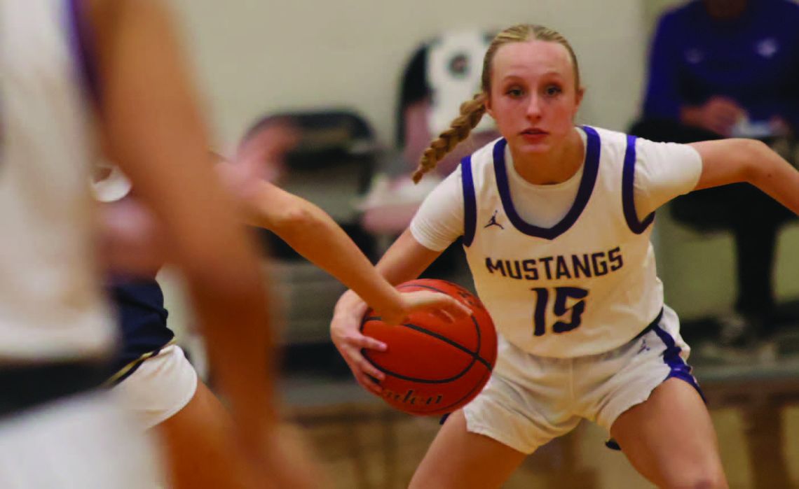 Girls basketball team splits non-district holiday contests