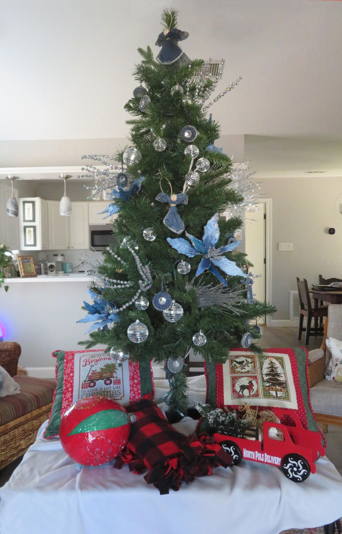 The Denim and Diamond decorated Christmas tree as well as a few handcrafted items are featured here to tempt you.