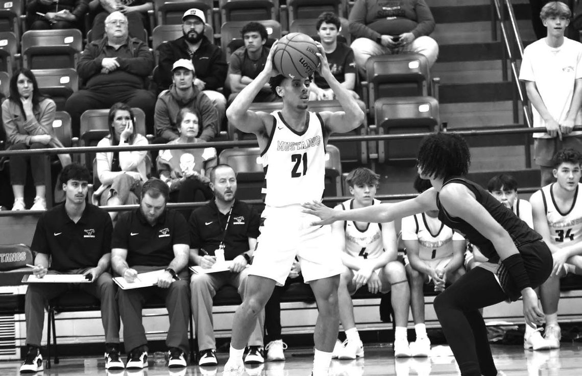 Marble Falls senior guard Tidus Willie leads the Mustangs in points and commits to getting and keeping his teammates involved. Photos by Jennifer Fierro/TexasChalkTalk.com
