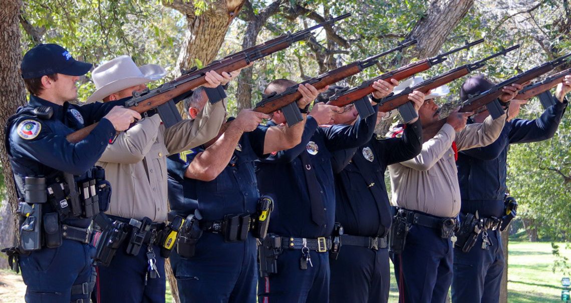 Public offers gratitude for veterans at ceremony Public offers gratitude for veterans at ceremony