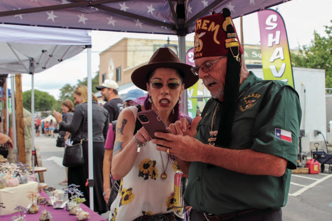 Rain fails to dampen purpose of Market on Main