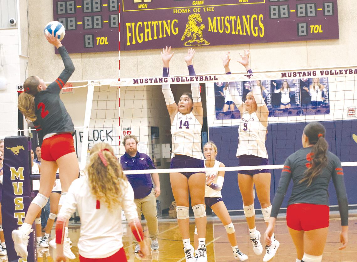 Marble Falls senior setter Mia Trejo (14) and junior middle hitter Payton Dunk force Salado sophomore hitter Kaylee Bragg to adjust her dink. Photos by Jennifer Fierro/TexasChalkTalk.com