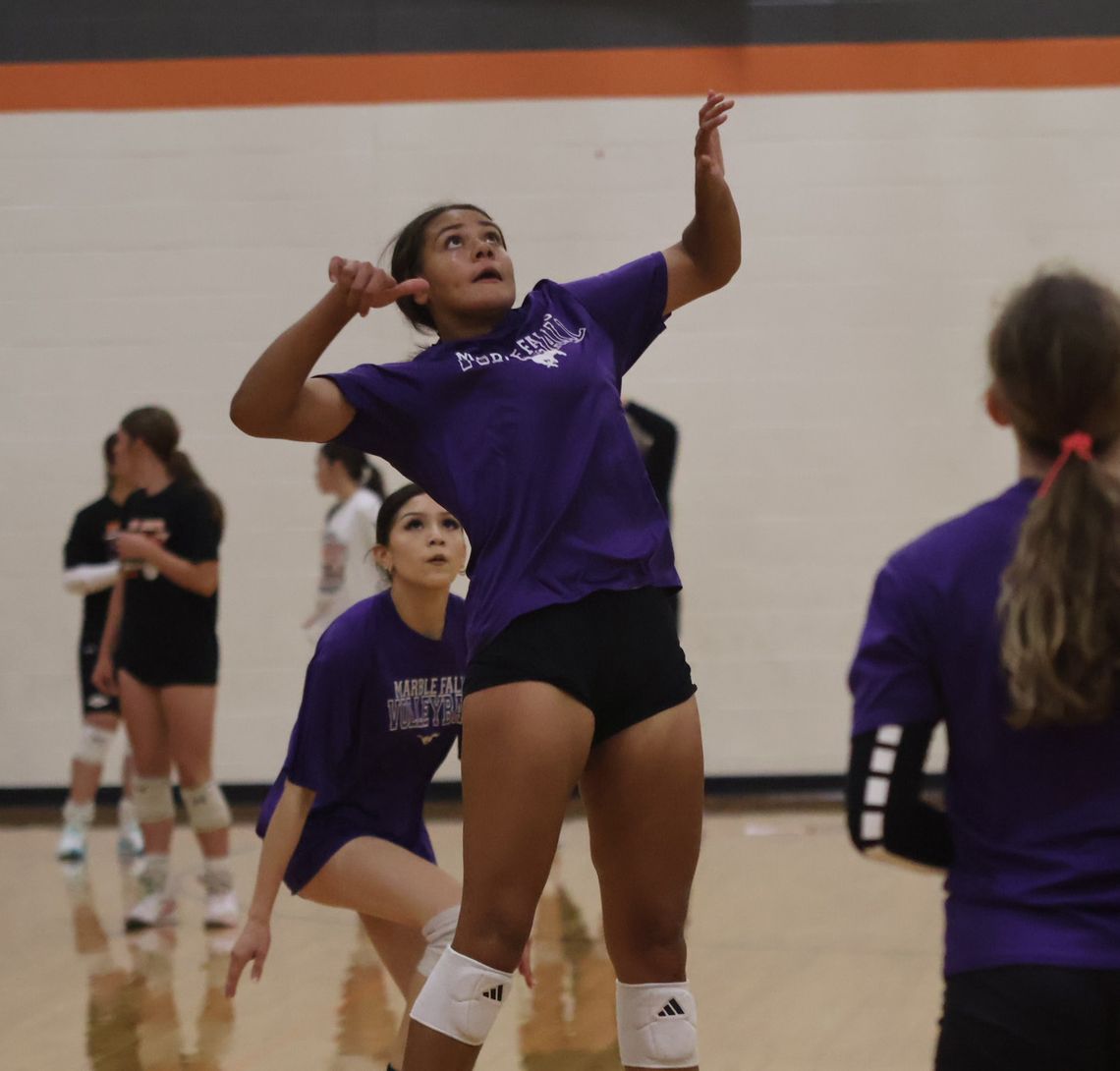 Volleyball team’s coaching strategy coming into focus Volleyball team’s coaching strategy coming into focus