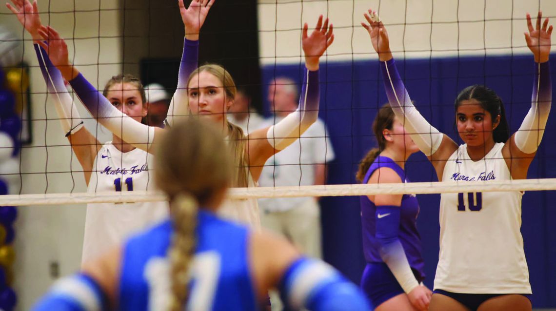 Volleyball team shows fight in Hill Country Takeover