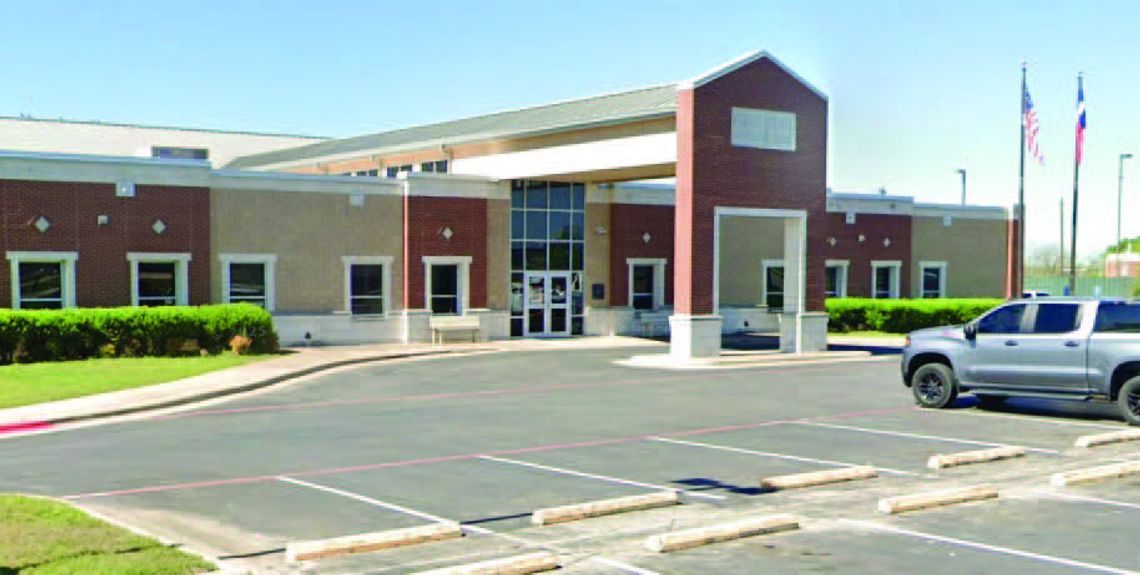 Wind temporarily baffles county workers