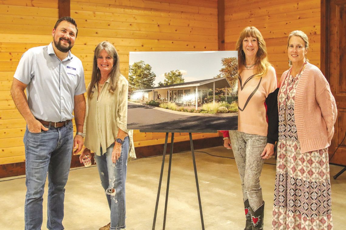 Winter Texans descend on Kingsland for fun feast Andy Virdell, Mina Martin, Barbara Rosenberger and Teresa Gray flanked a depiction of The Hall Feb. 11 at Log Country Cove. Find related story on Page 1. Photos by Martelle Luedecke/Luedecke Photography