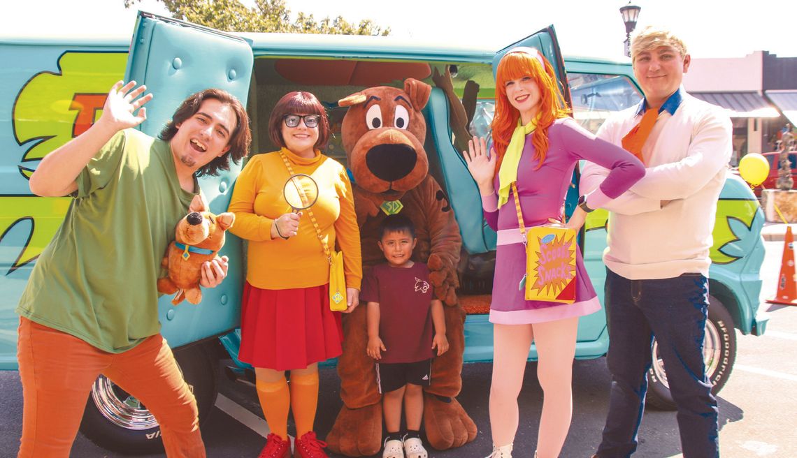 Zoinks! Mystery on Main attracts visitors to downtown Aydann Martinez stood with Scooby amongst the gang for Mystery on Main Oct. 12 presented by Ms Lollipop's. Photos by Martelle Luedecke/Luedecke Photography